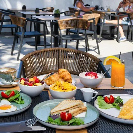 Hillside Elegance Daire